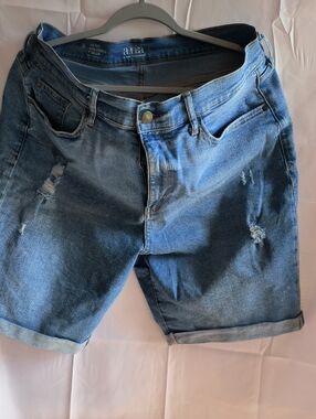 a.n.a Women's Light Blue Distressed Denim Shorts